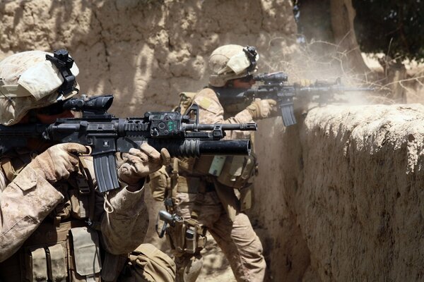 I marines statunitensi combattono in Afghanistan