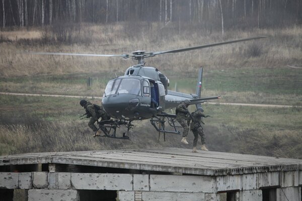 Helicóptero del Ministerio del interior de Rusia