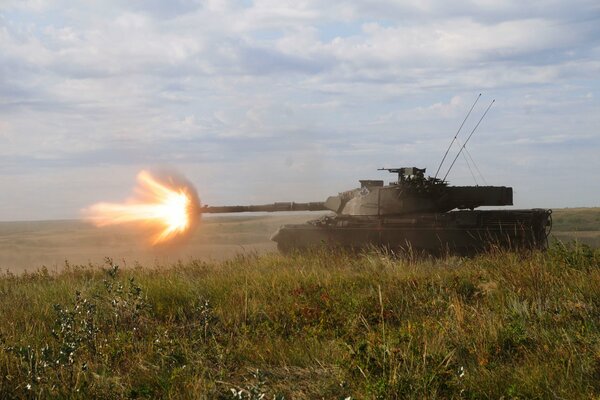 Tanque de batalla canadiense. ¡Fuego!