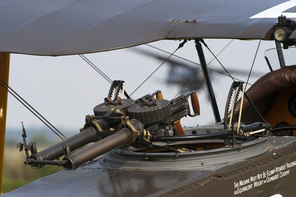 Das Cockpit des Lewis-Flugzeugs aus dem Ersten Weltkrieg