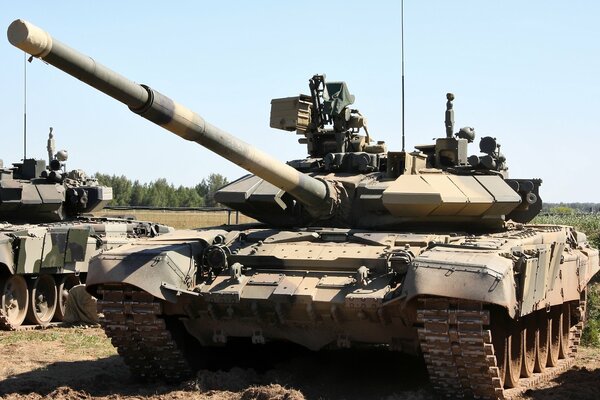 Der russische Hauptkampfpanzer t-90 im Feld