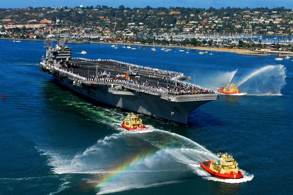 The presence of an aircraft carrier by small vessels in the port