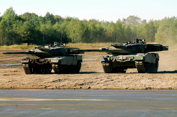 Carros de combate simulacro de campo de entrenamiento