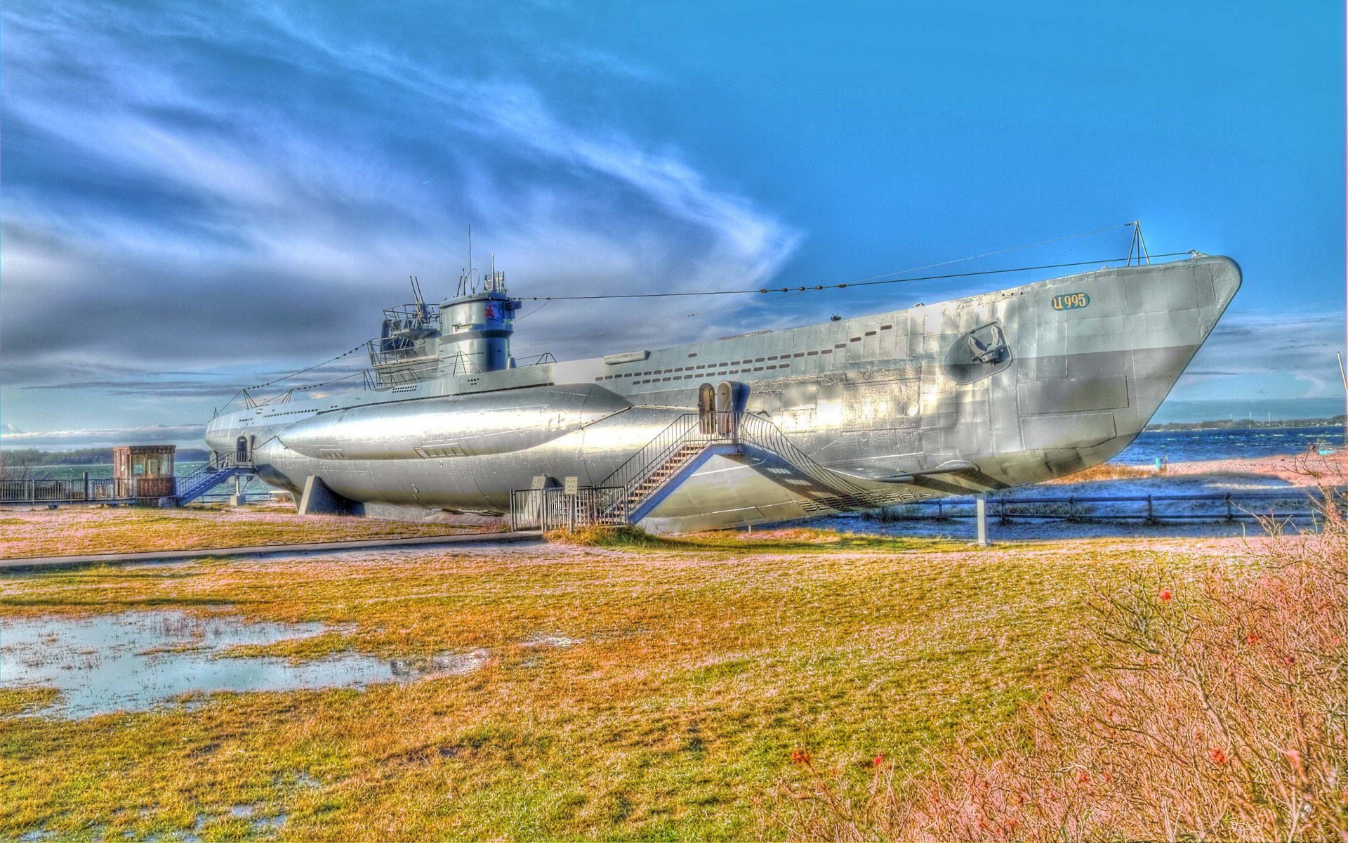 marine u-boot u-995 museum schiff mittel deutsch typ installiert am strand in der nähe labe deutschland hdr