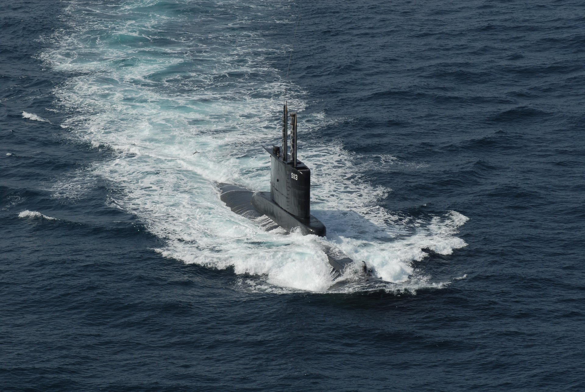 sous-marin de la marine grecque sous-marin mer vagues