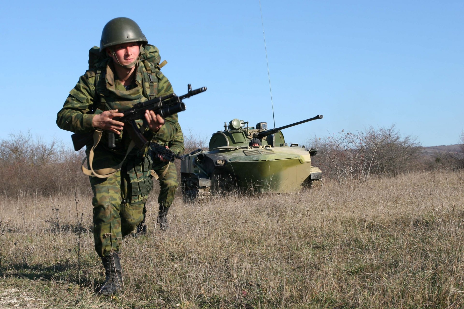 soldaten 7. landung angriff division bmd angriff foto-tapete mit übungen