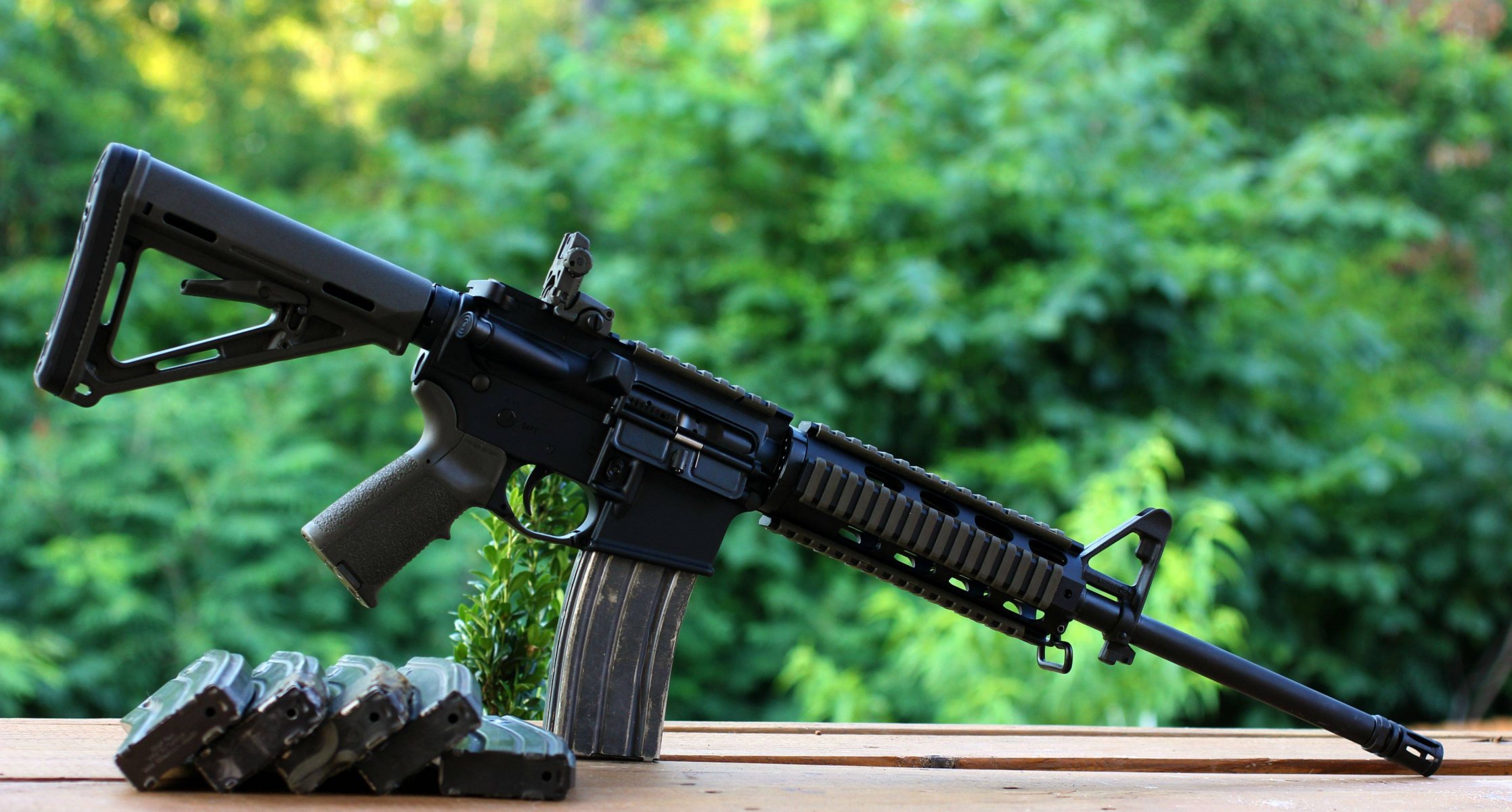 machine assault rifle ar-15 holder