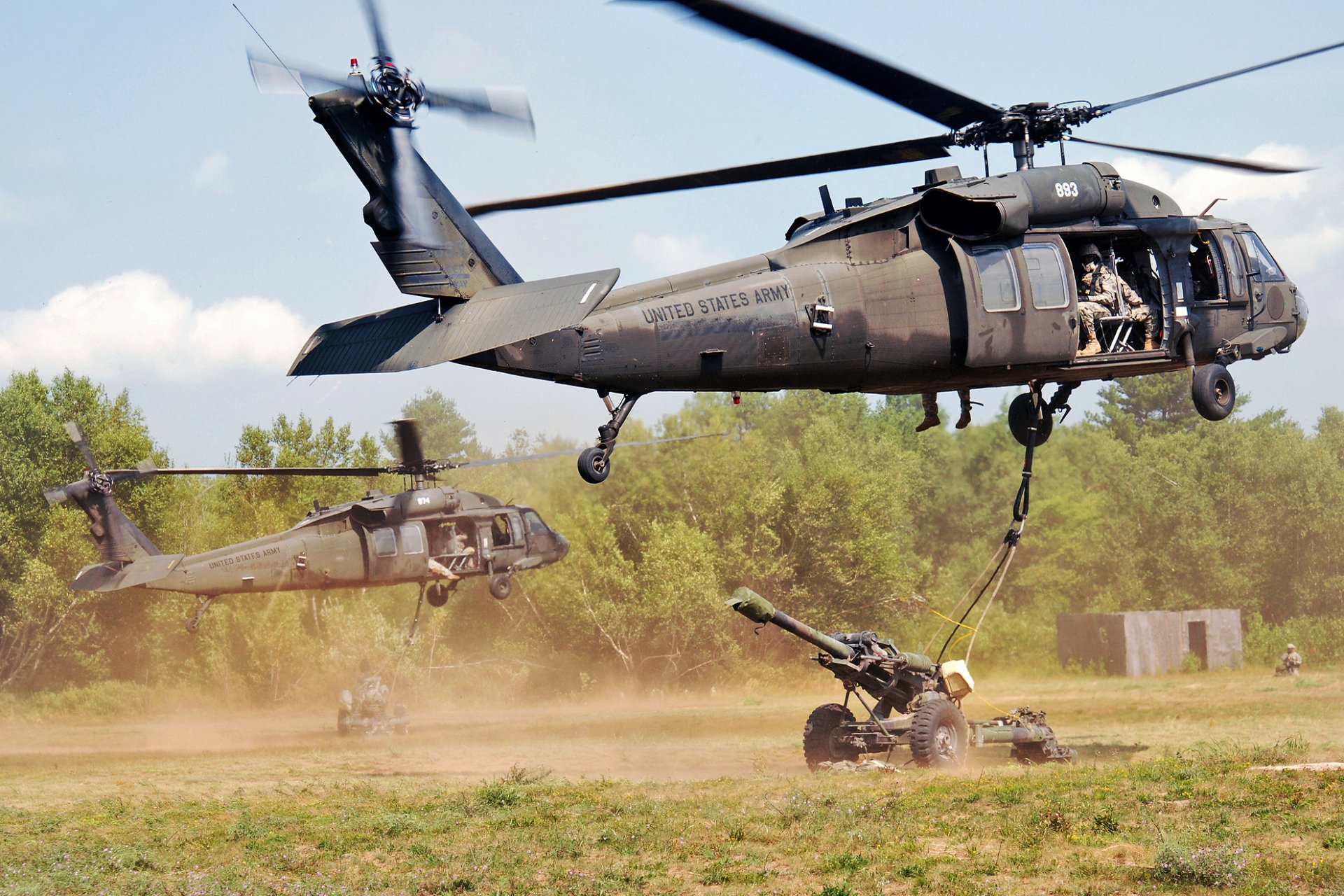 exercice assaut amphibie groupe uh - 60 black hawk obusier fort drum new york