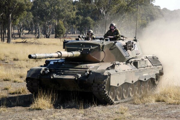 Imagen de un tanque militar. Leopardo