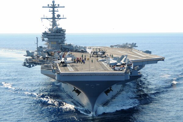 El décimo portaaviones de la planta de energía nuclear Nimitz número cvn-77