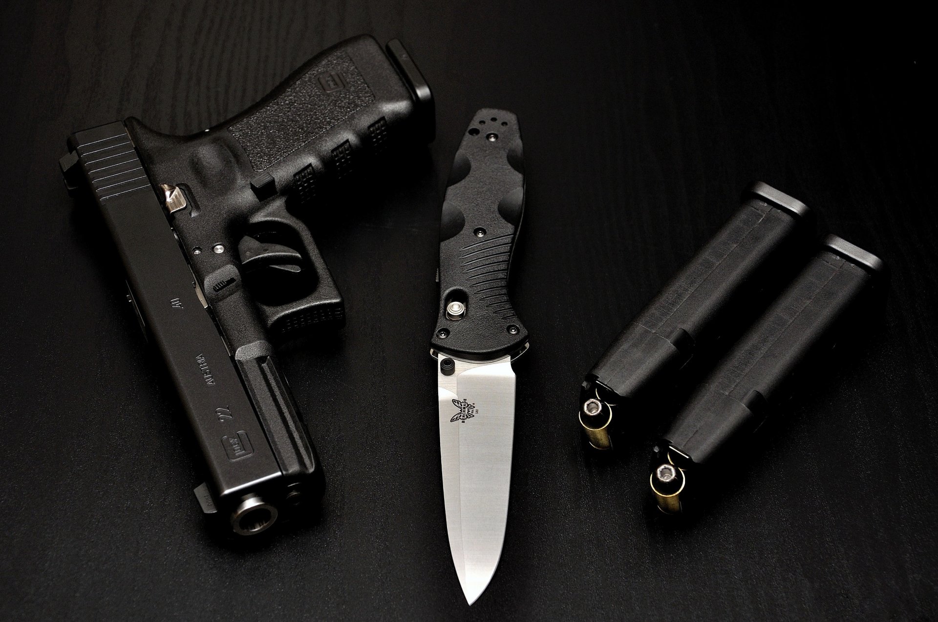 weapon gun glock gen shop cartridges knife folding benchmade table black