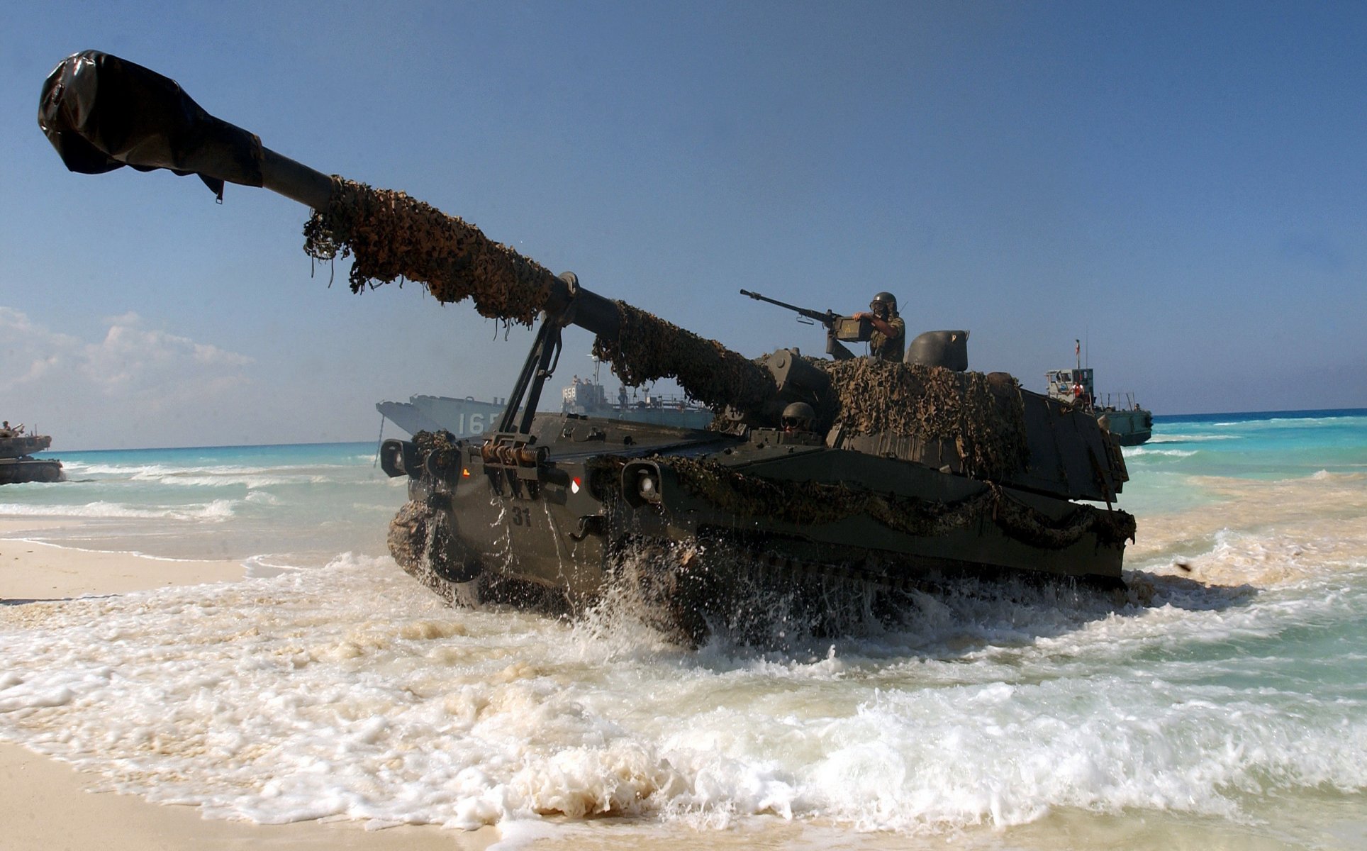 océan réservoir arme canon canon soldat tankiste bateau de débarquement fond d écran