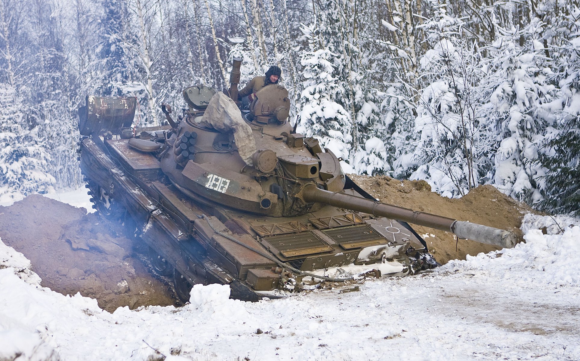 t-62 tank snow winter soviet union