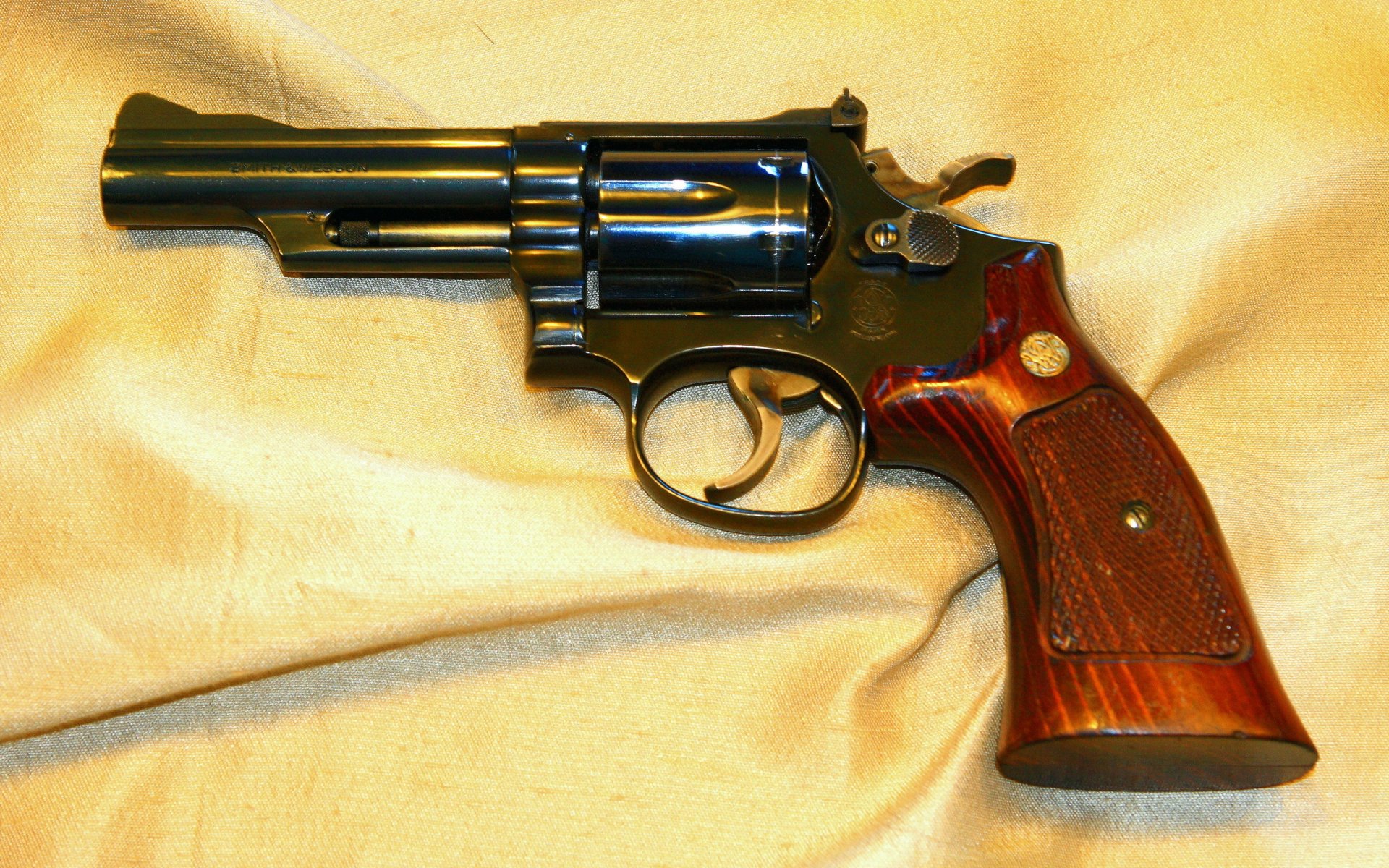 mith&wesson model 19-4 357 magnum weapon gun