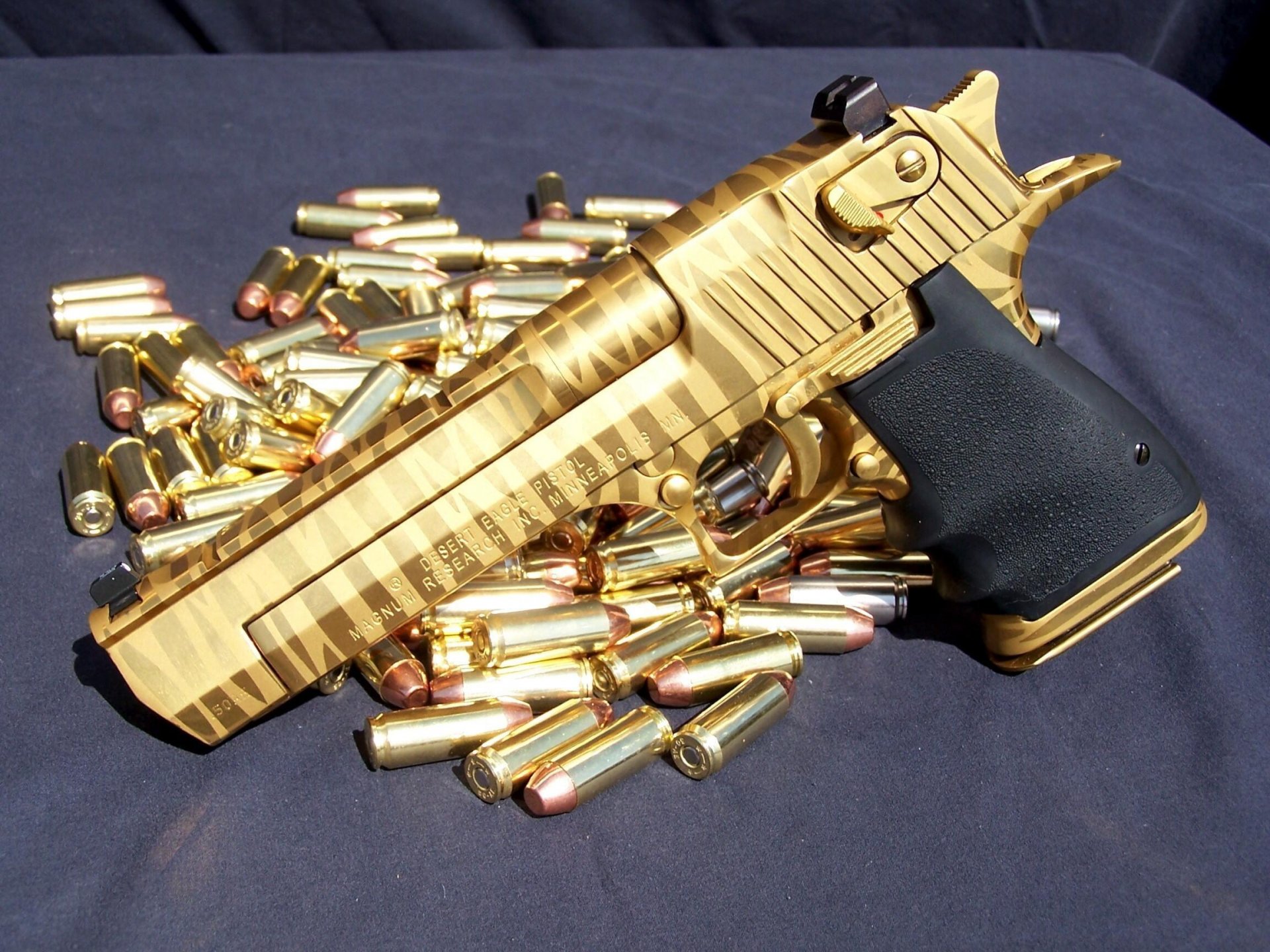 desert eagle oro munición de oro