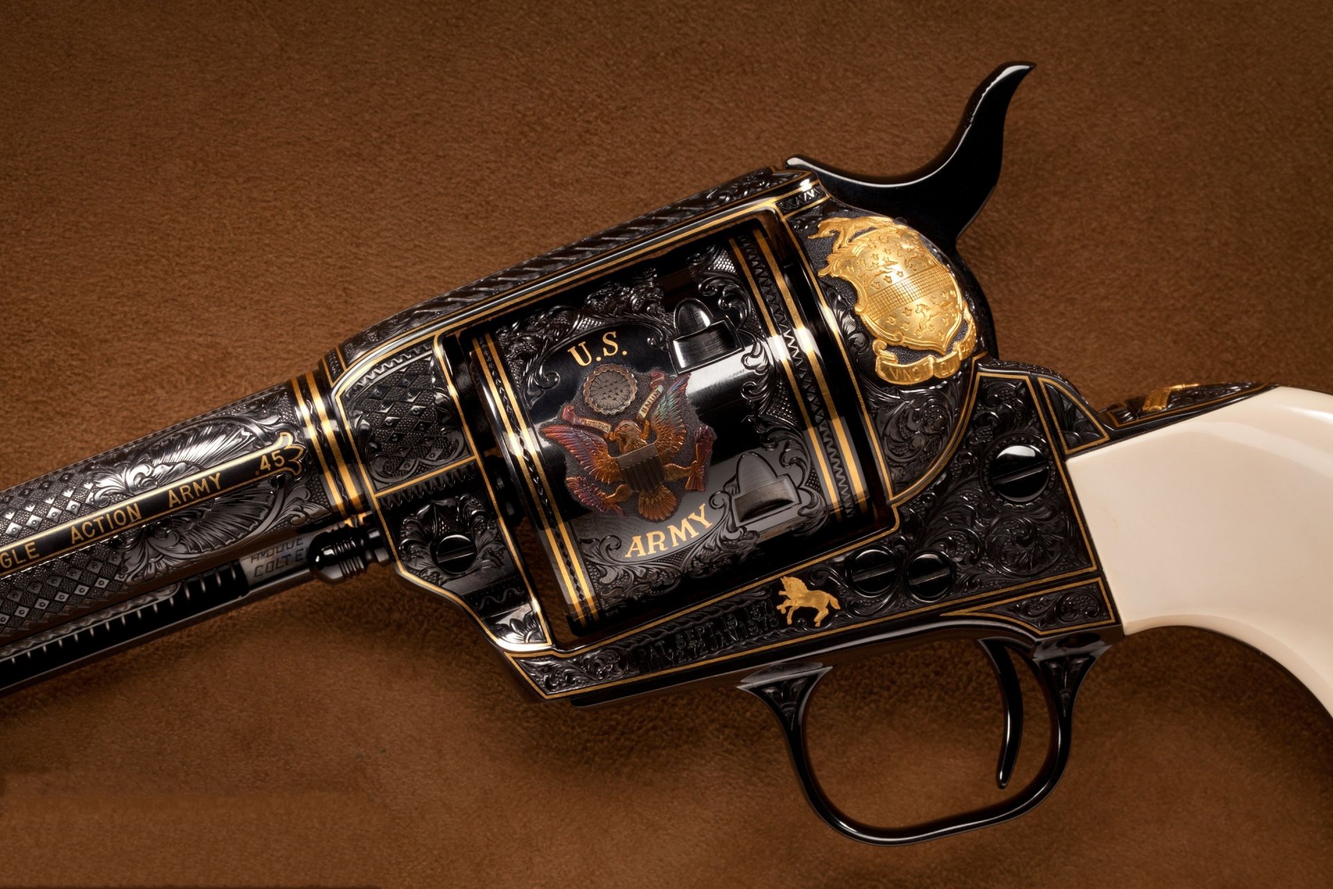 colt revolver tamburo decorazione