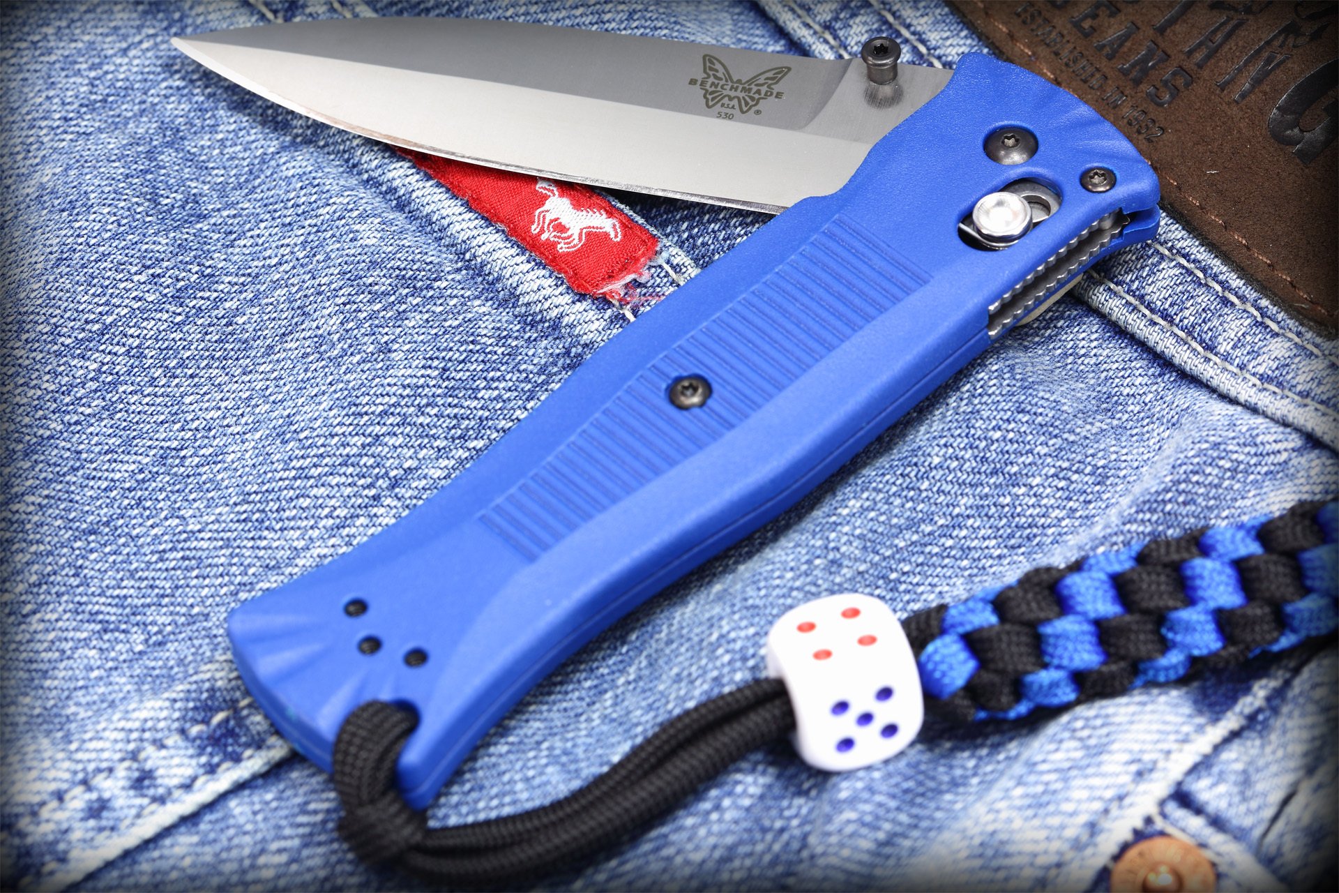 couteau pliant benchmade bleu jean cordon lanière