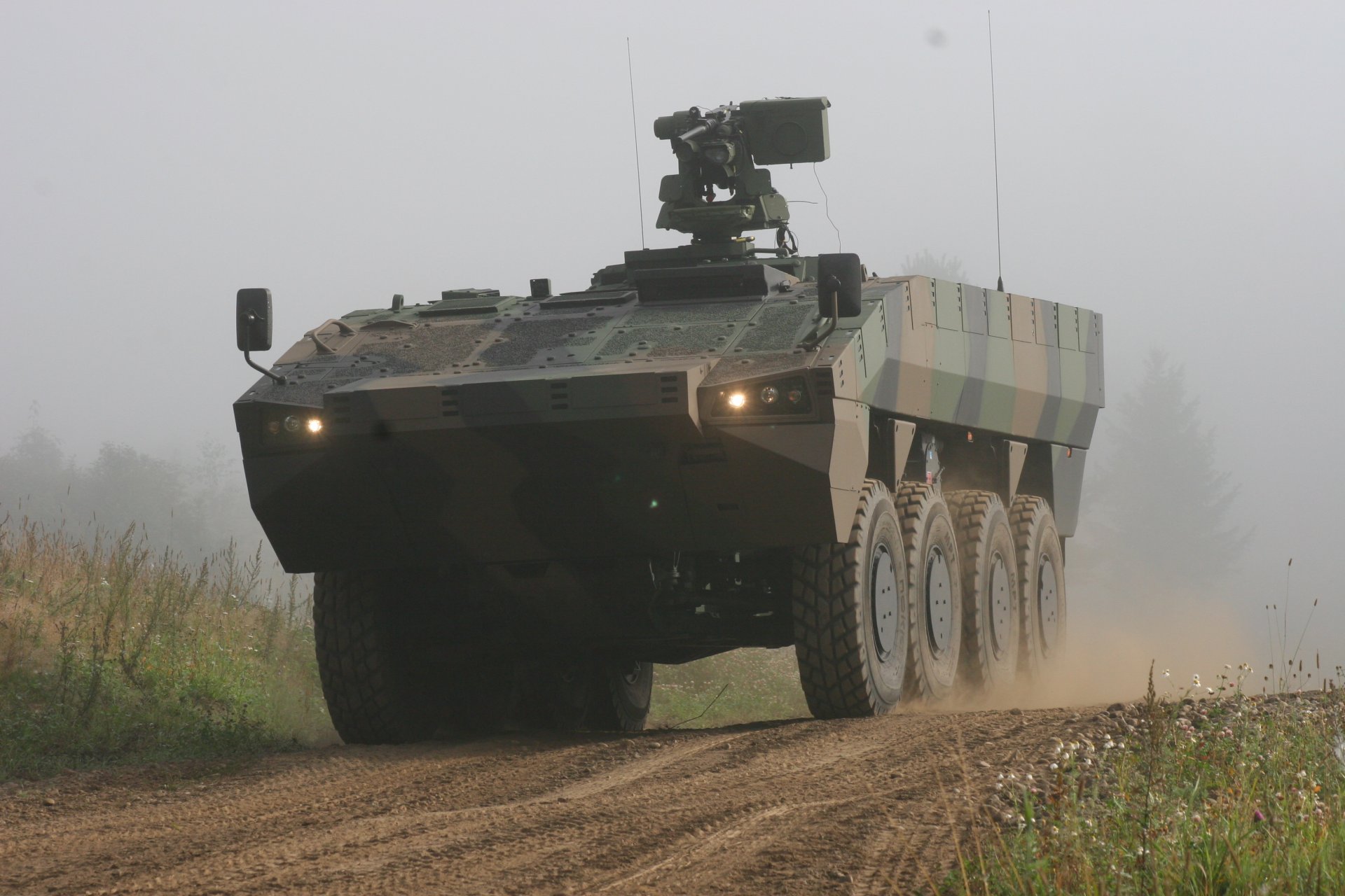 patria amv armas equipo militar