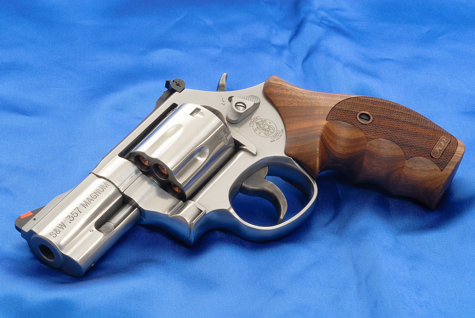 mith&wesson model 686p revolver wallpaper weapon canvas background