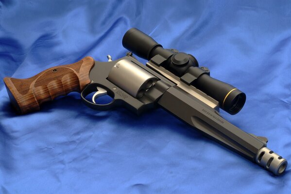 Smith&Wesson Magnum on a blue background