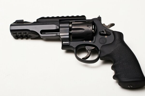 Wesson 327 Smith Revolver und Amp