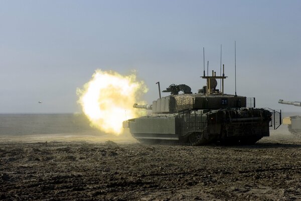 Panzer im Irak gehen in den Kampf gegen das Böse