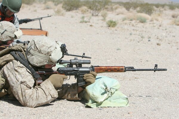 Marine estadounidense dispara a SVD