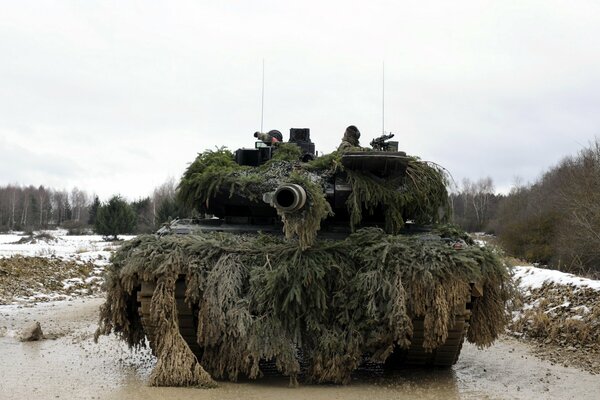 Tank camouflage for attack