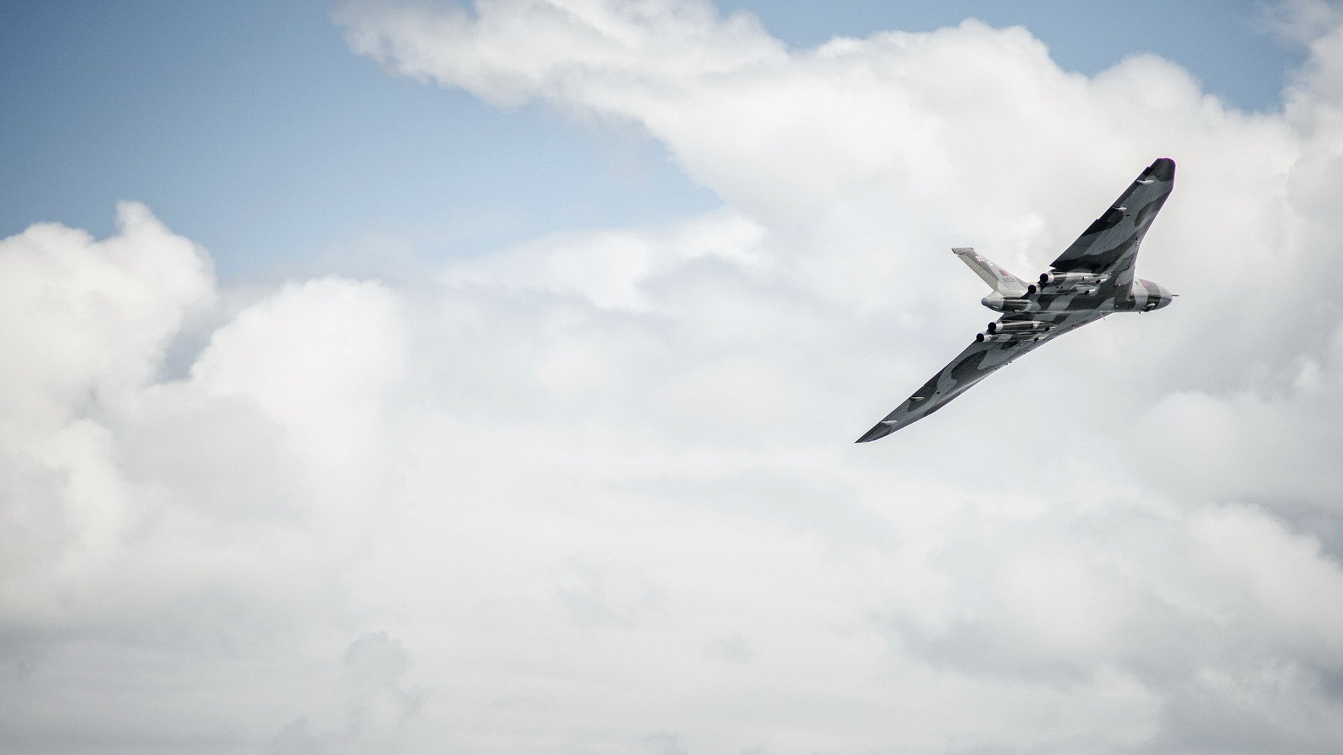 avro vulcan xh558 scarborough south bay scarborough north yorkshire england