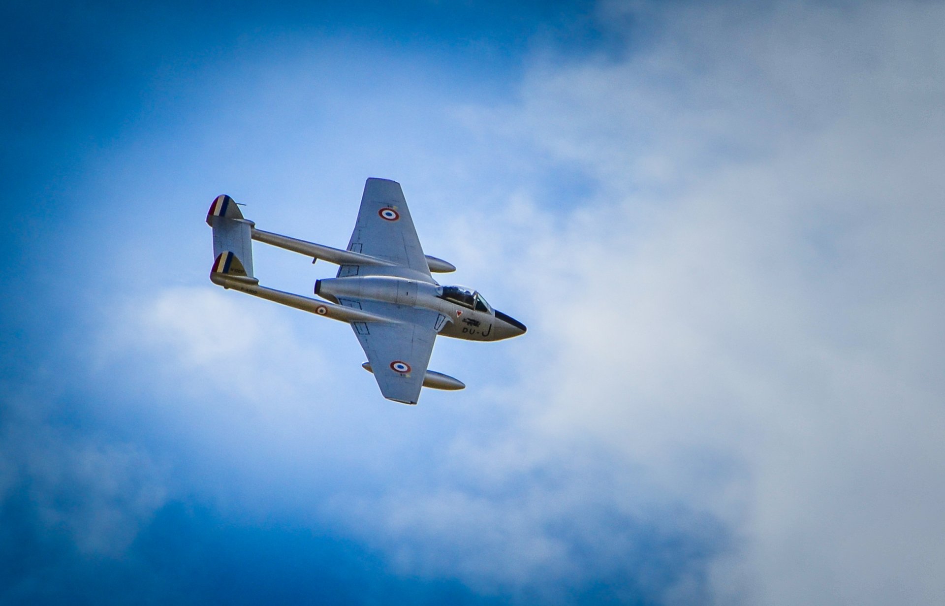 aereo de havilland vampiro britannico jet combattente volo cielo nuvole