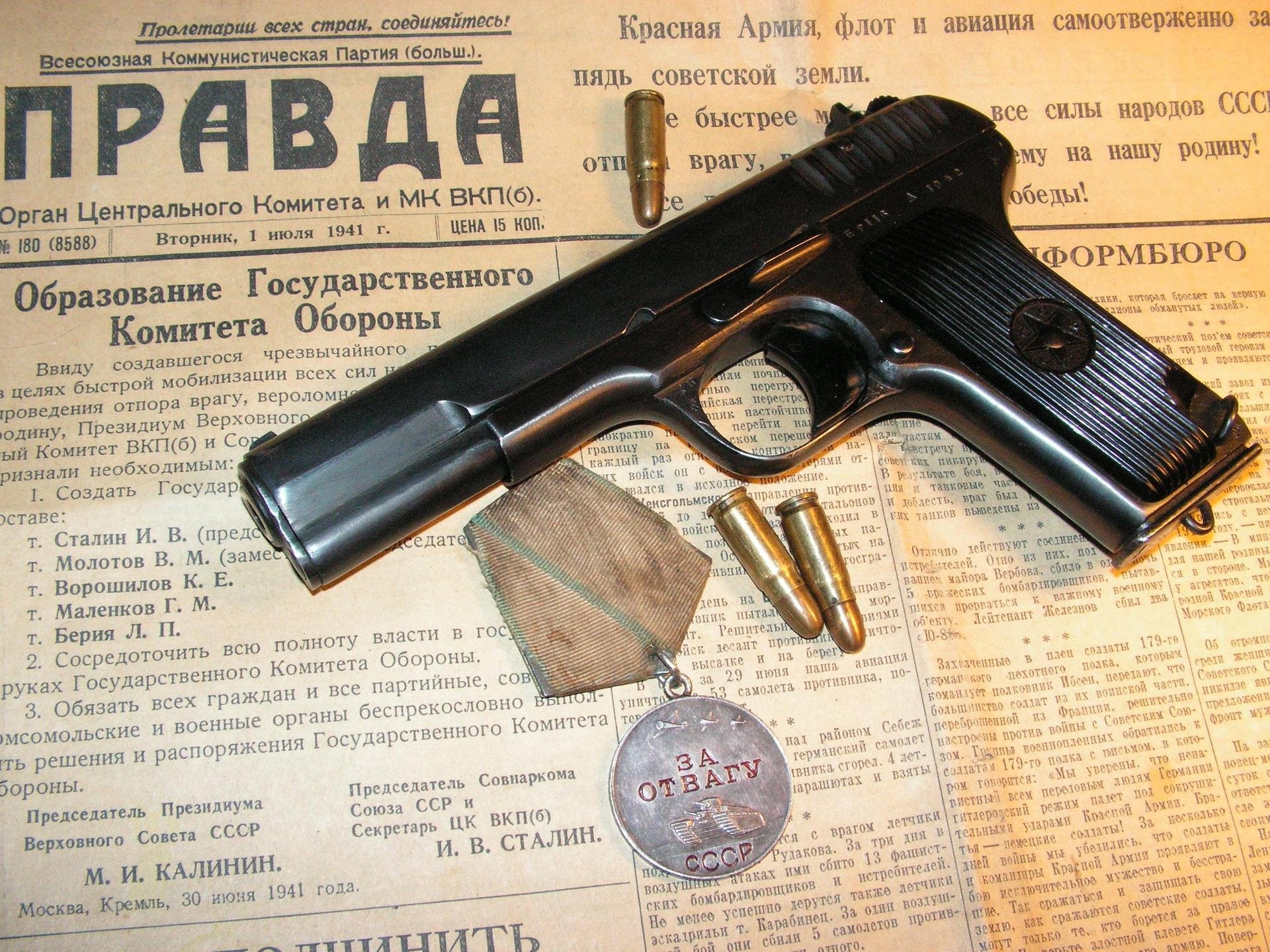 pistola tt munizioni giornale medaglia