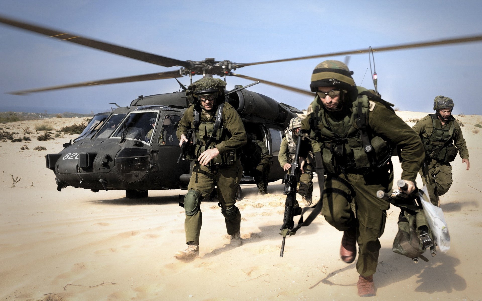 sbarco esercito israele deserto