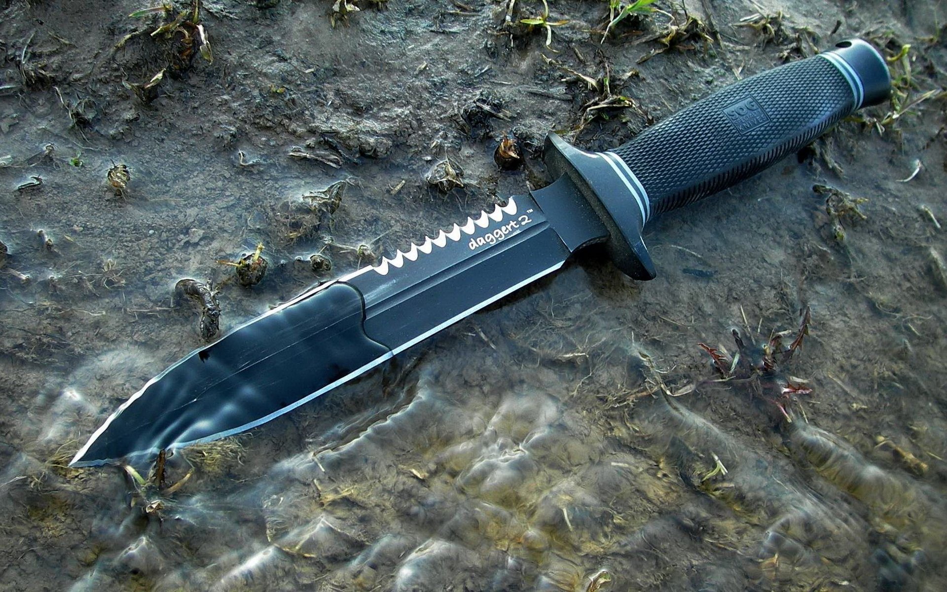 cool weapon knife to water