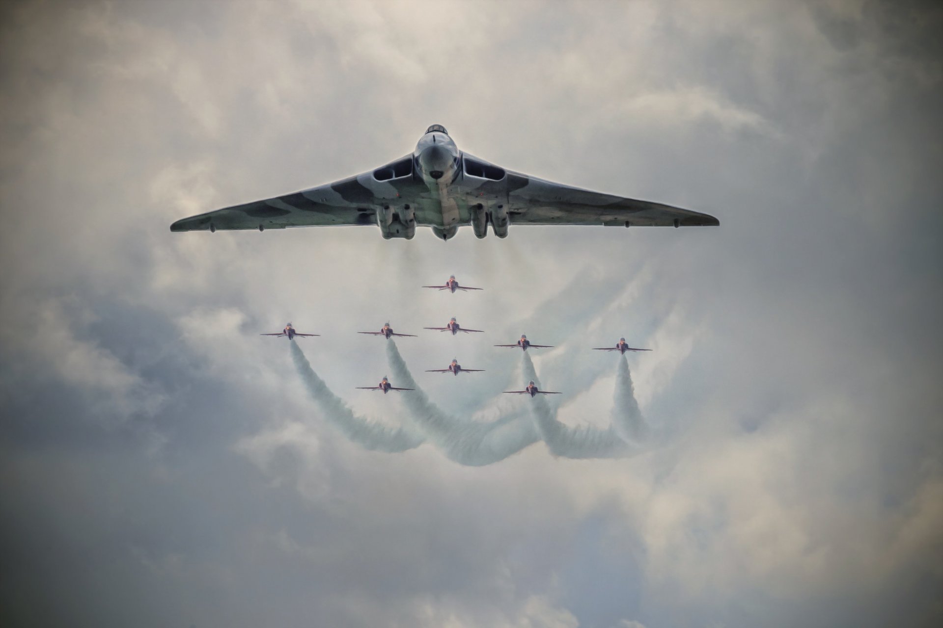 vulcan bomber red arrows aircraft