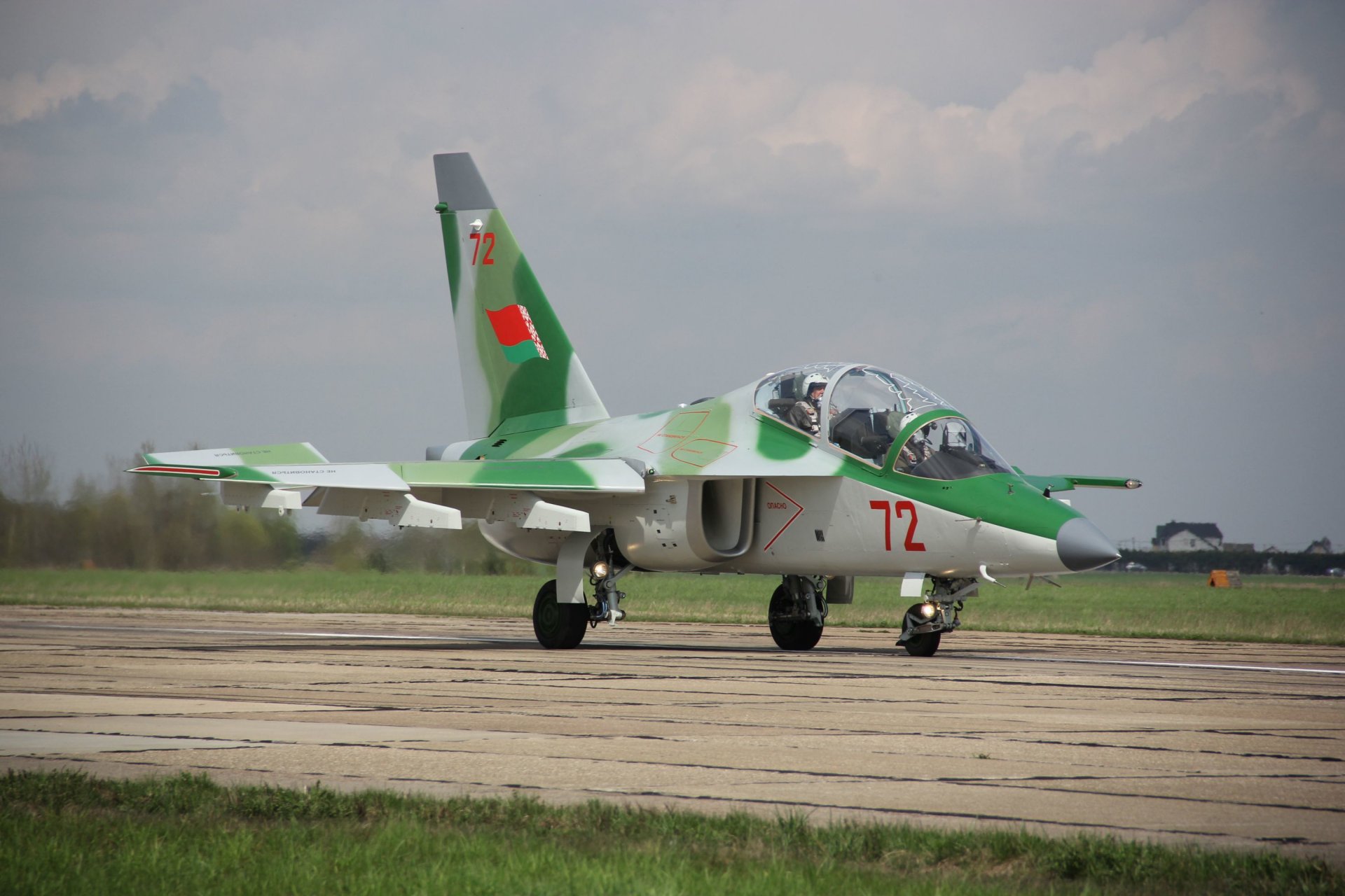 yakovlev yak-130 fuerza aérea bielorrusia entrenamiento y combate avión avión de ataque cielo altitud yak-130 avión