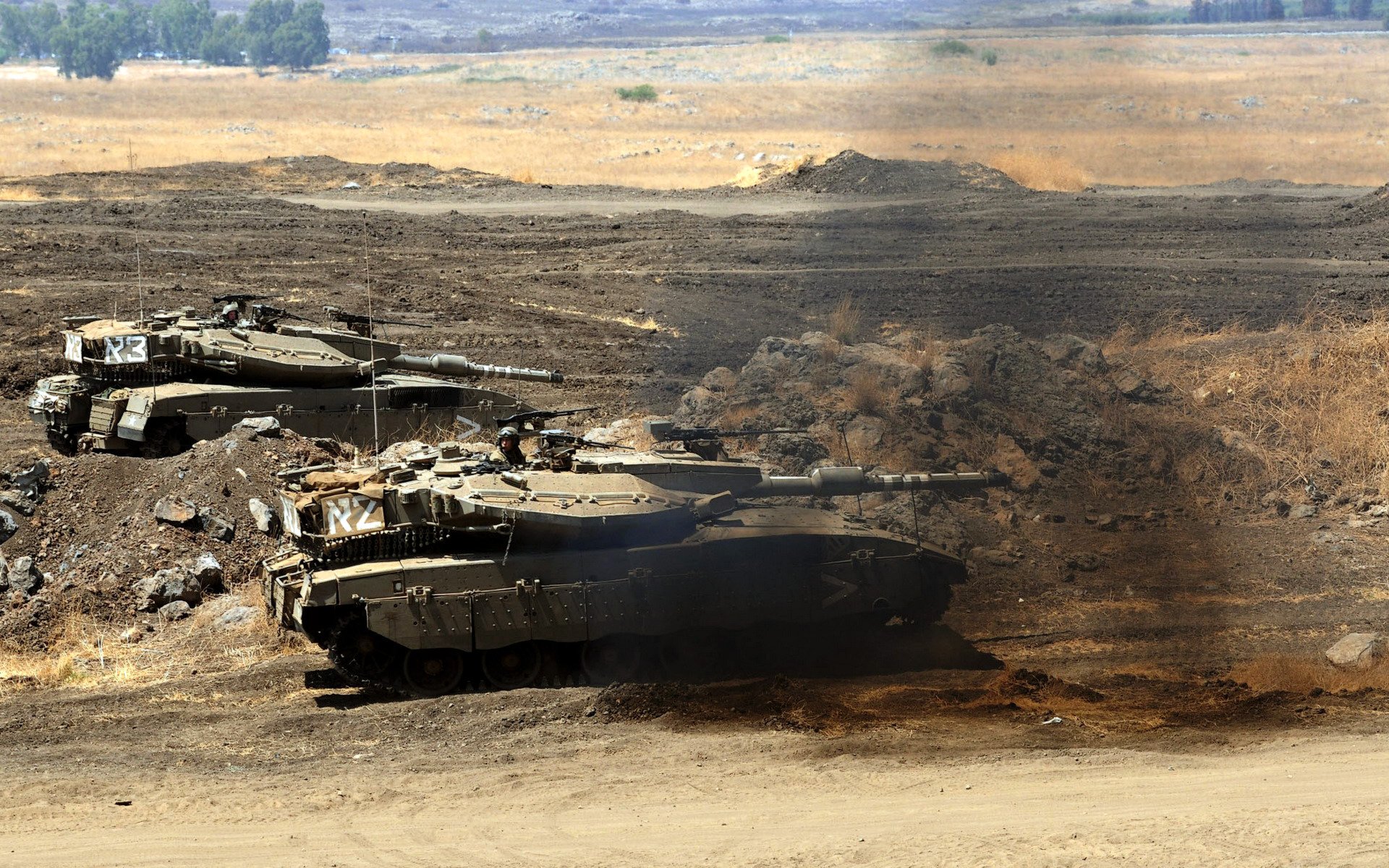 carro armato merkava deserto fumo