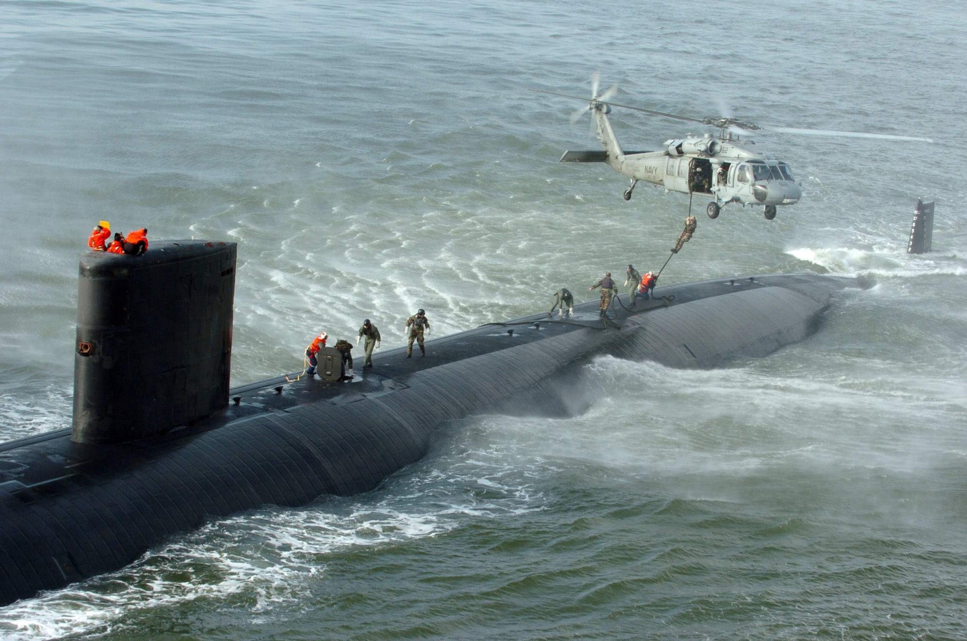 submarino olas gente otan ondas