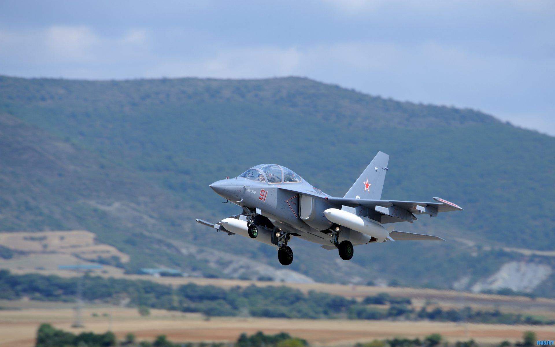 yakovlev yak-130 aeronautica russa addestramento al combattimento aereo attacco aereo cielo altitudine yak-130 aeronautica russa aereo