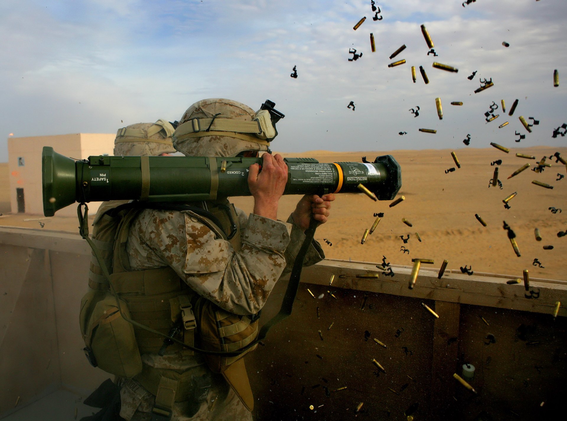 waffen soldaten at4-hs hülsen bazooka