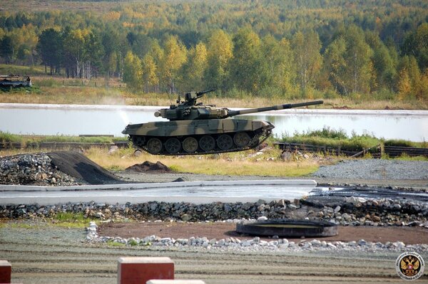 Char en Russie sur l eau t-90