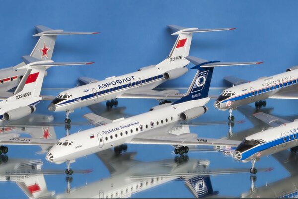 Showing passenger aircraft models