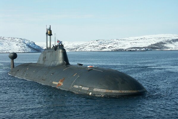 St. Andrew s flag. Submarine k-154 in the snow