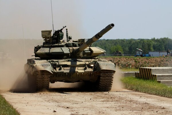 La nostra attrezzatura militare. T-90