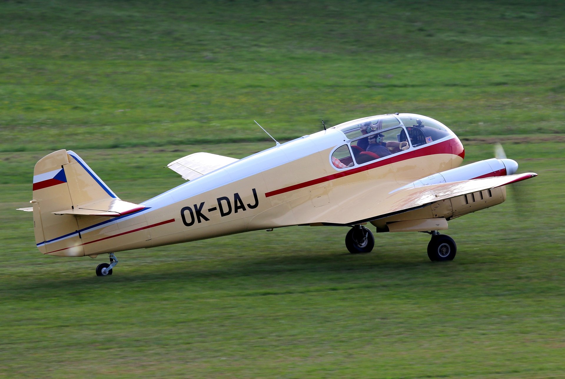 aero ae-145 super aero tchécoslovaque léger polyvalent avion