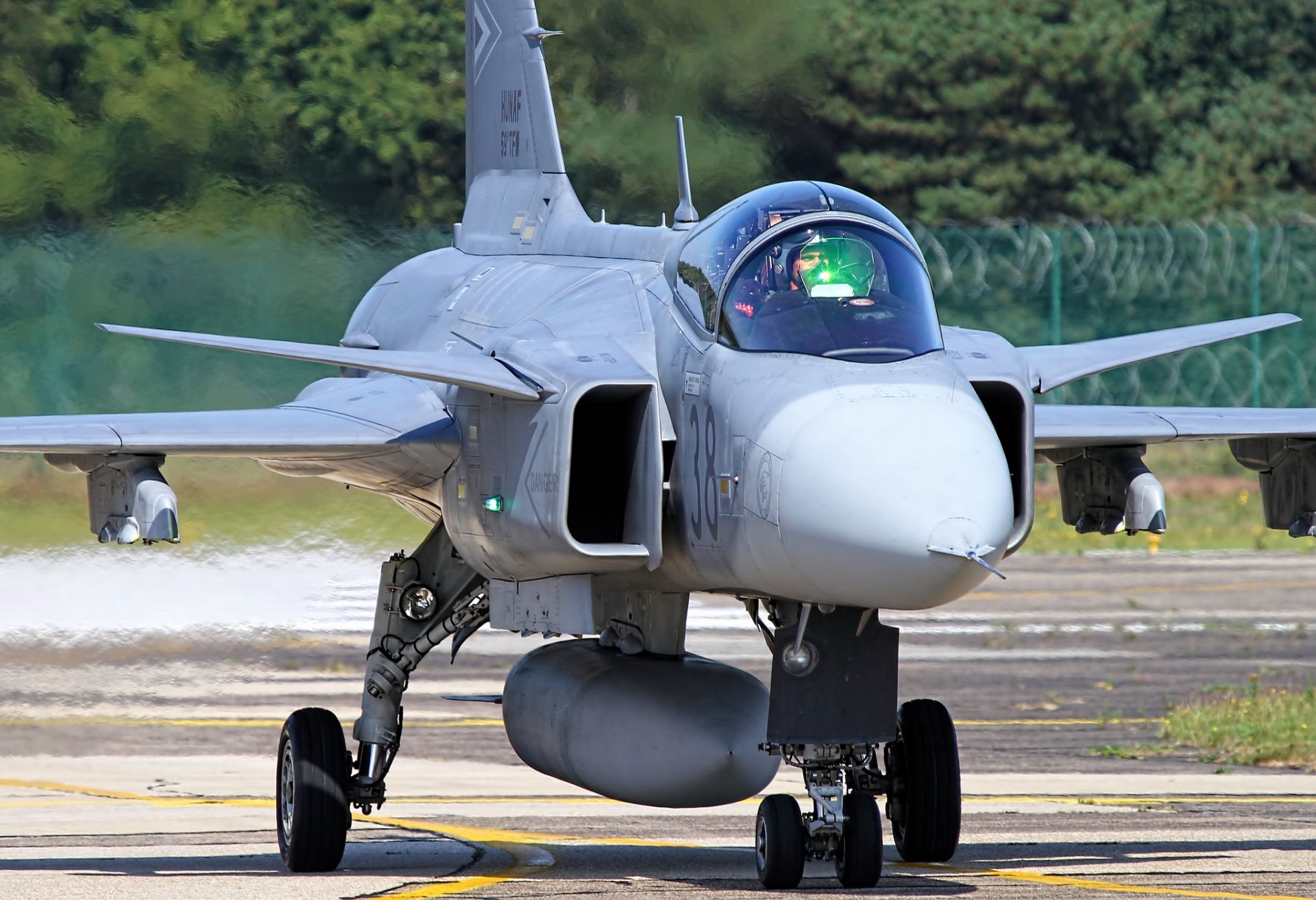 aab jas 39 gripen multi-purpose fighter taking off