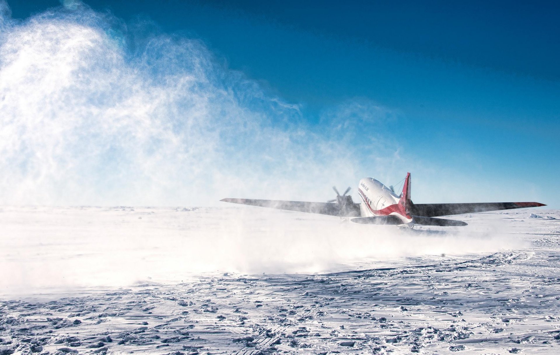 douglas dc-3 passenger plane antarctica