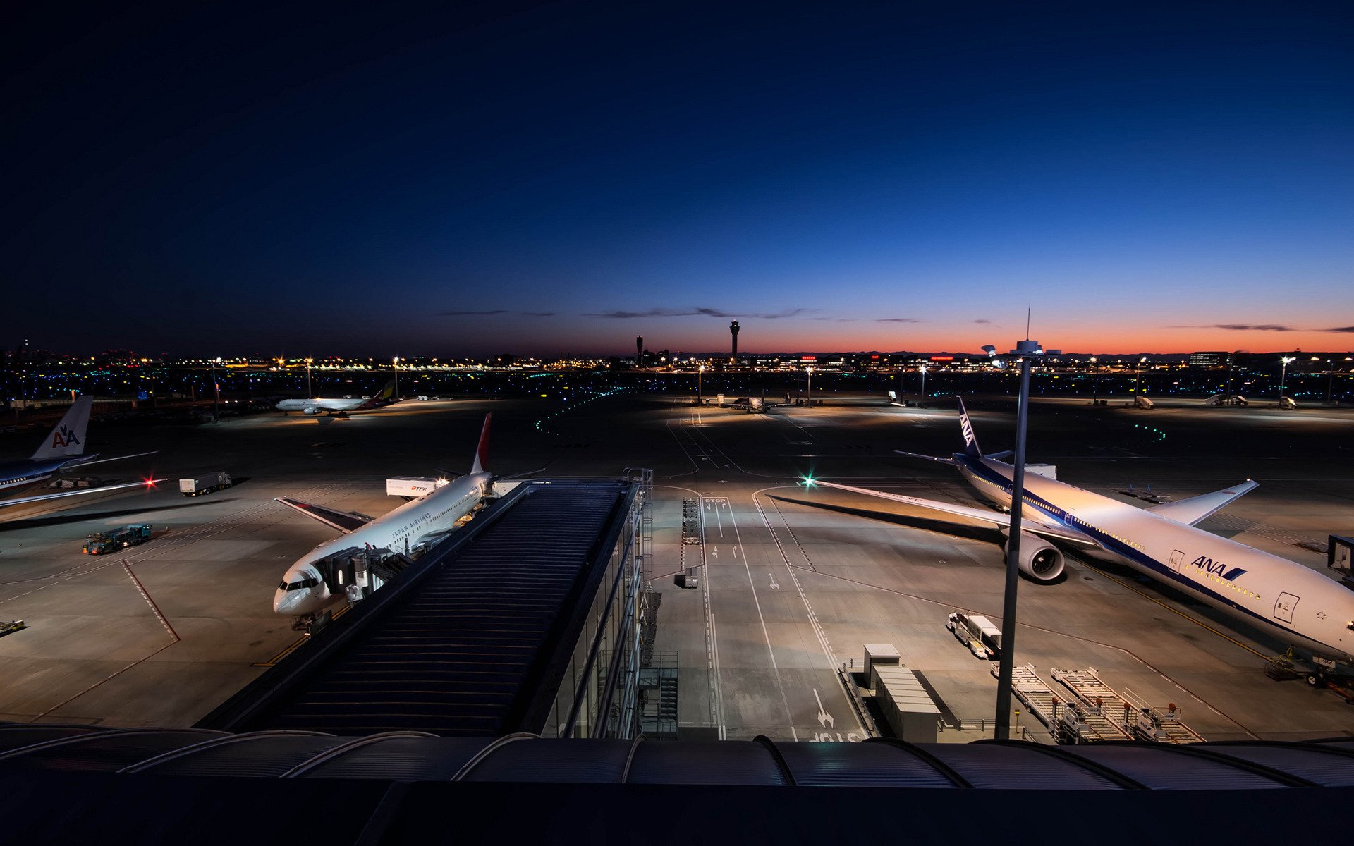 boeing er airbus a-321 japan air ana airlines airport passenger plane night lights town sky sunset sunrise landscape