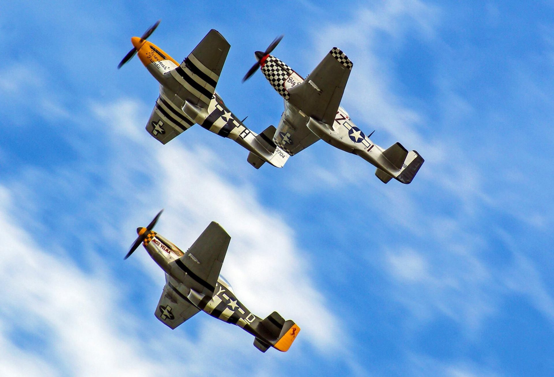 r-51 mustang kampfjets fliegen