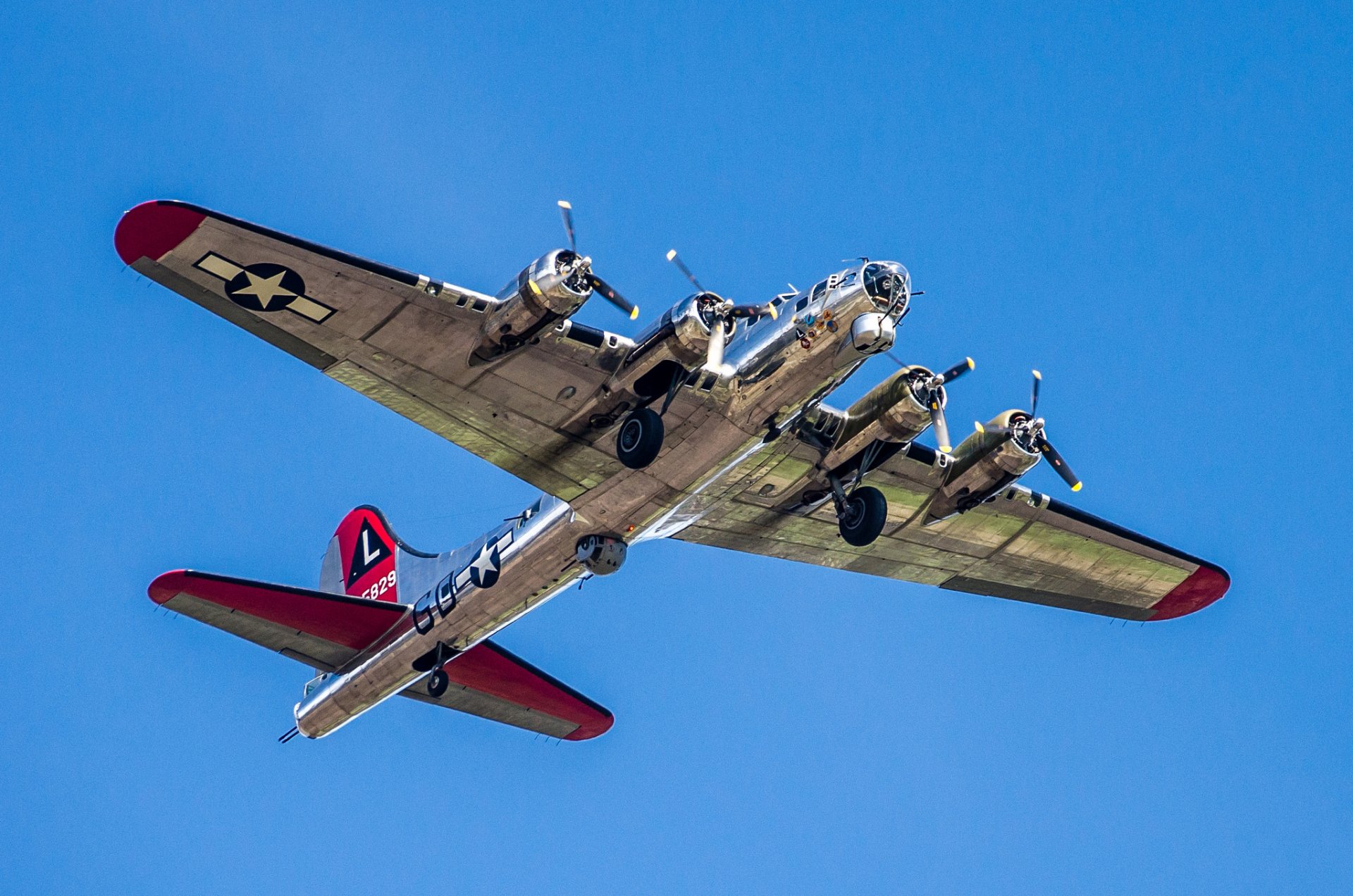 bombardiere aereo retro cielo