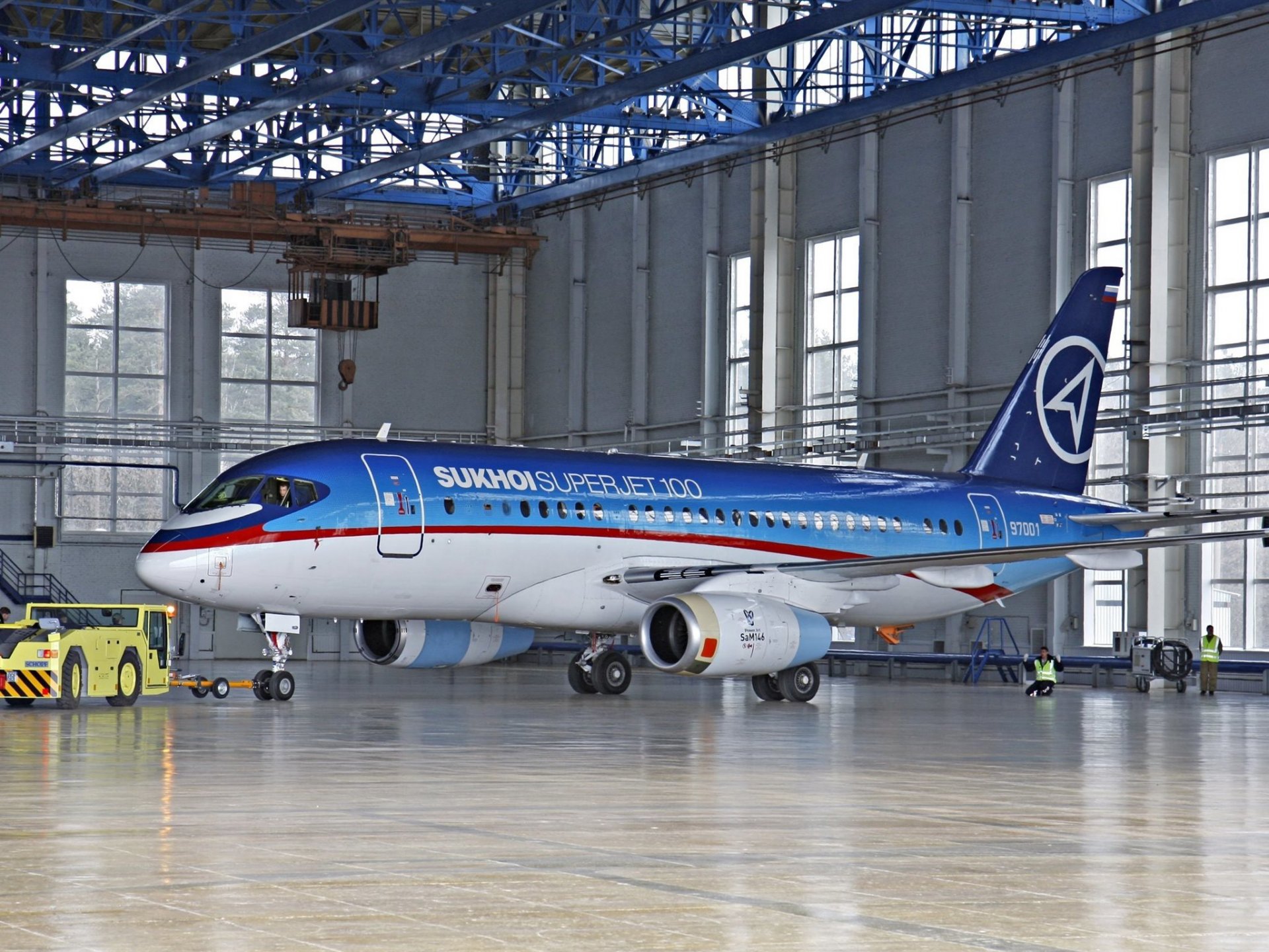 sukhoi super jet russo aereo passeggeri hangar